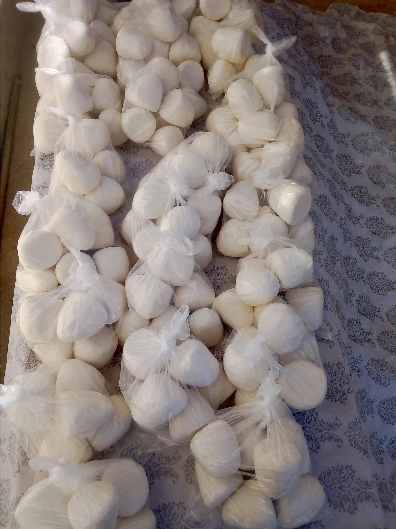 الألبان والأجبان البلدية